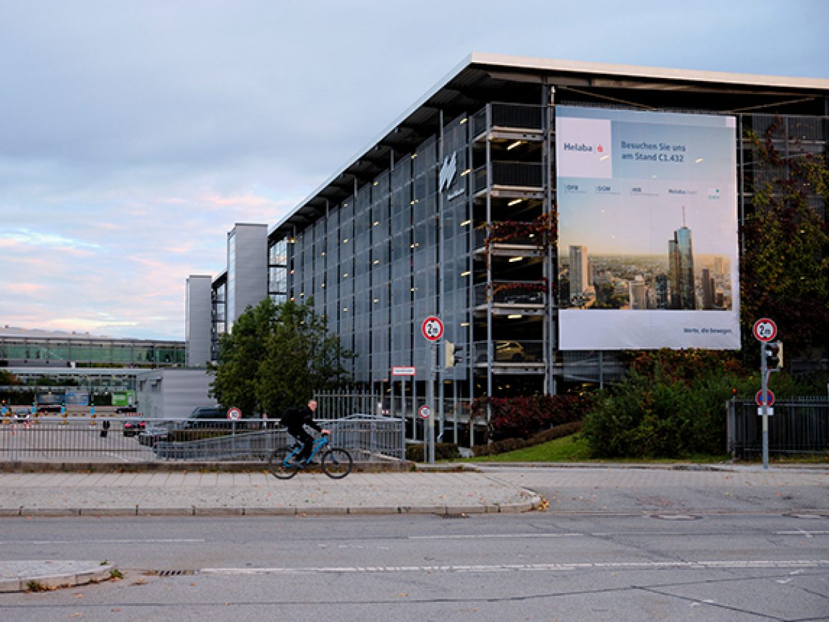 Megaposter am Parkhaus West